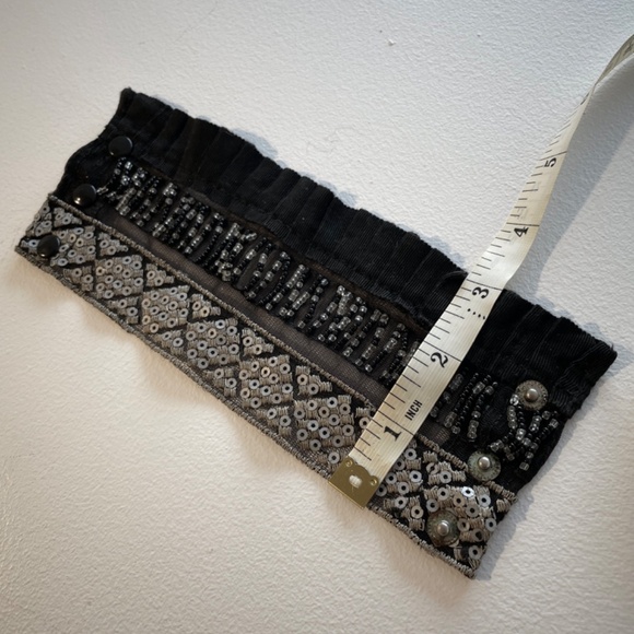 Stylized lace bracelet, black, unique, victorian or gothic style. - Picture 10 of 11